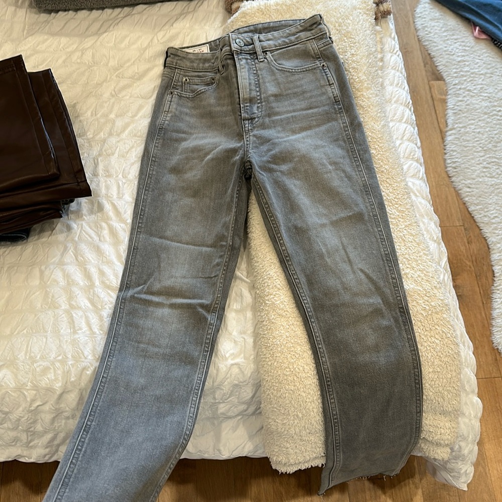 NWOT VINTAGE SLIM SKY HIGH GAP JEANS WITH RAW HEM